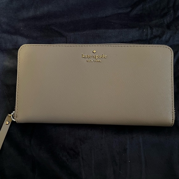 Like New Kate Spade Continental Wallet - Picture 1 of 3